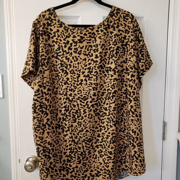 EUC Ava & Viv Leopard Button-back Blouse, 3X - Picture 2 of 5